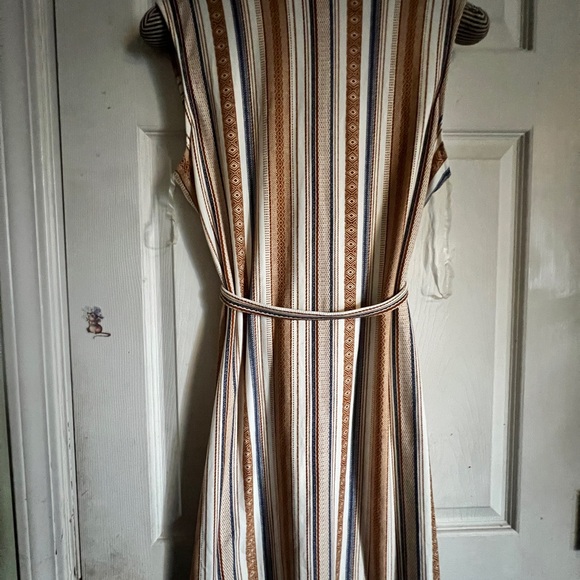 Striped Sleeveless Button-Down Dress - Picture 6 of 7